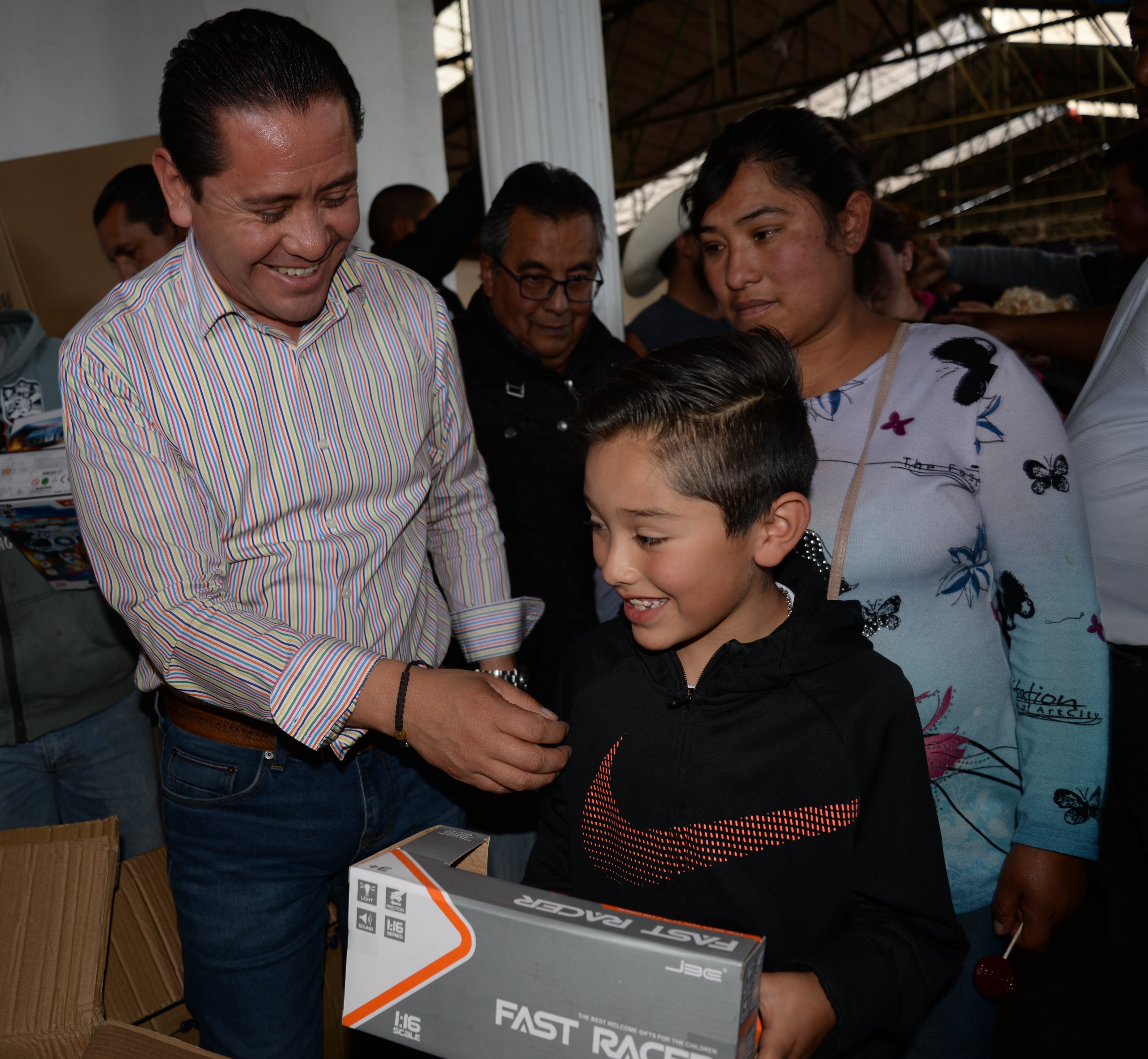 Entrega Víctor Hugo Sánchez más de 2 mil juguetes en el “Día de Reyes”